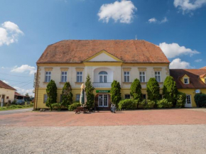 Hotel Club, Vranovská Ves